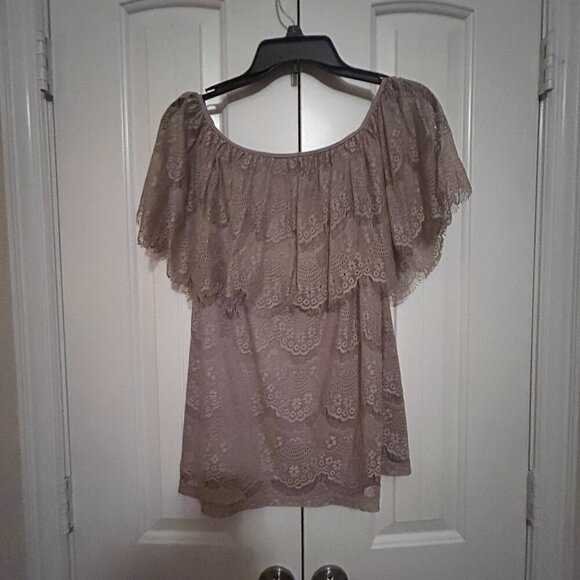 Women's Beige Lacey Blouse in Size Medium by NY Collection - Picture 4 of 4